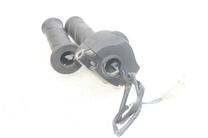 photo de INTERRUPTOR DERECHO PEUGEOT LUDIX 50 (2005 - 2007)