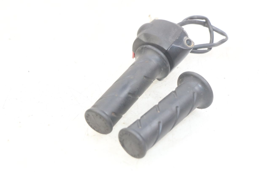 photo de INTERRUPTOR DERECHO PEUGEOT LUDIX 50 (2005 - 2007)