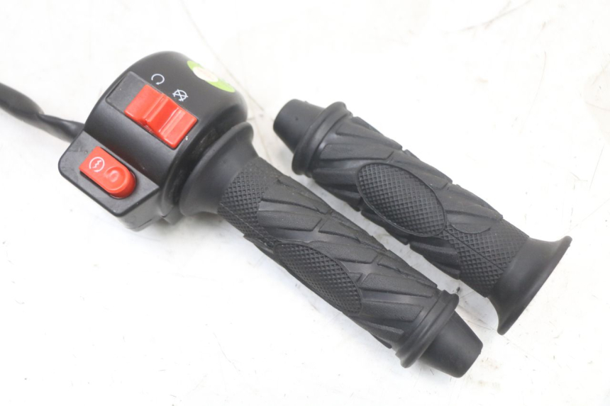 photo de CONMUTADOR DERECHA MASH LEGEND'R 4T 50 (2021 - 2025)