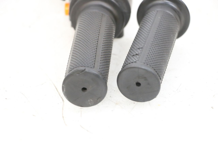 photo de CONMUTADOR DERECHA JM MOTORS OLDIES 4T 50 (2010 - 2020) - Estado de la superficie y material