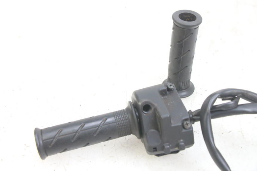 photo de INTERRUPTOR DERECHO HONDA PCX (JF47) 125 (2012 - 2013)