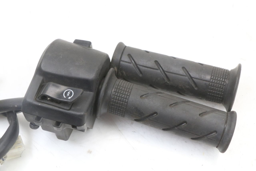 photo de INTERRUPTOR DERECHO HONDA PCX (JF47) 125 (2012 - 2013)