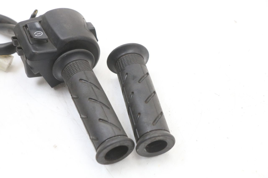 photo de INTERRUPTOR DERECHO HONDA PCX (JF47) 125 (2012 - 2013)