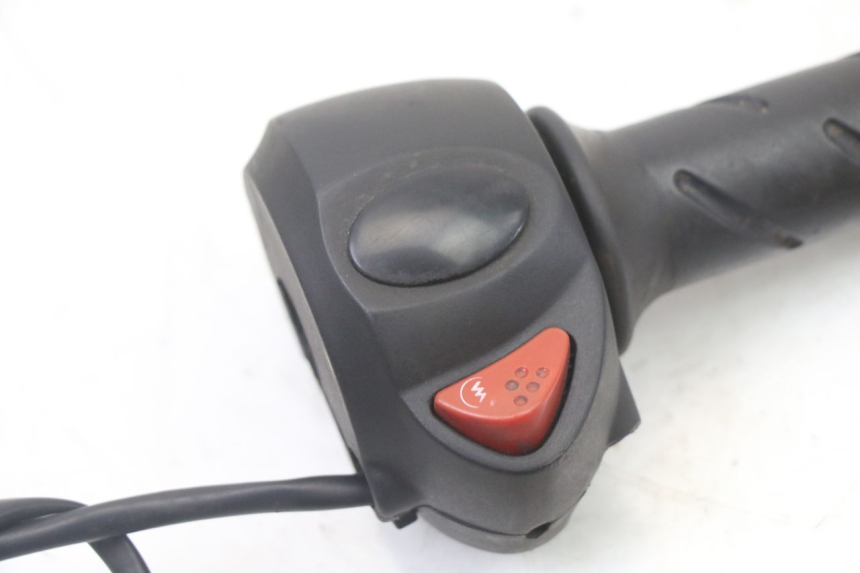 photo de INTERRUPTOR DERECHO PEUGEOT CITYSTAR 2T 50 (2018 - 2021)