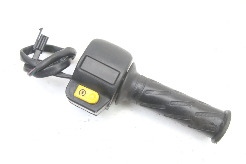 photo de INTERRUPTOR DERECHO PEUGEOT KISBEE 2T 50 (2010 - 2017)