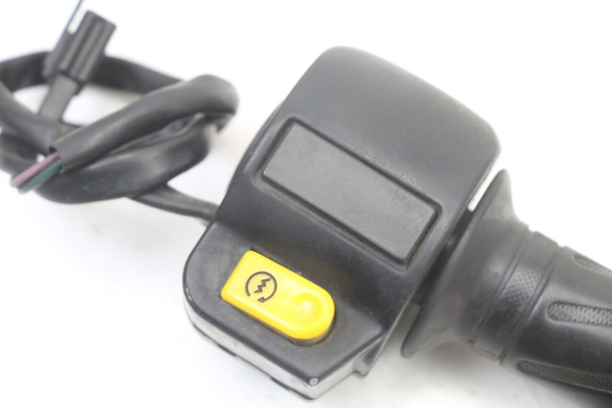 photo de INTERRUPTOR DERECHO PEUGEOT KISBEE 2T 50 (2010 - 2017)