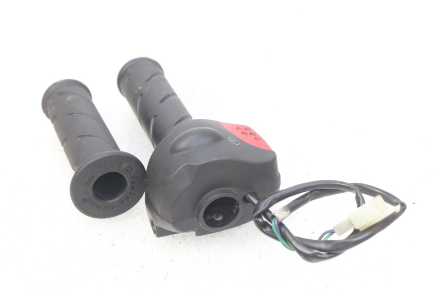 photo de INTERRUPTOR DERECHO PEUGEOT LUDIX 50 (2008 - 2017)