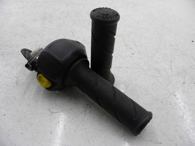 photo de INTERRUPTOR DERECHO PEUGEOT LUDIX 50 (2008 - 2017)