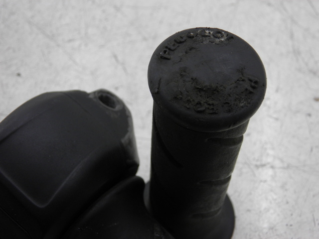 photo de INTERRUPTOR DERECHO PEUGEOT LUDIX 50 (2008 - 2017)