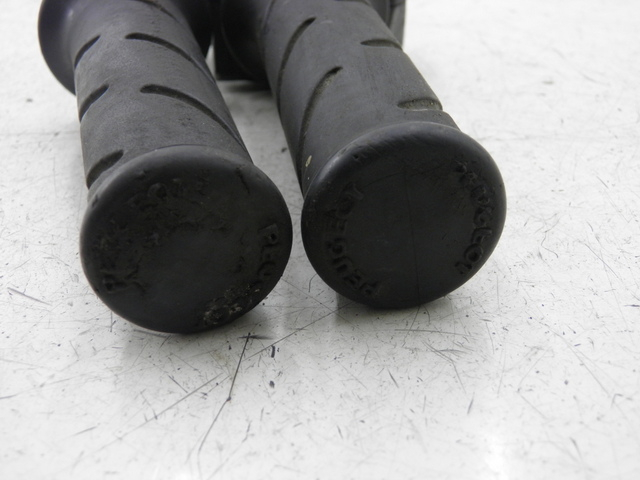 photo de INTERRUPTOR DERECHO PEUGEOT LUDIX 50 (2008 - 2017)