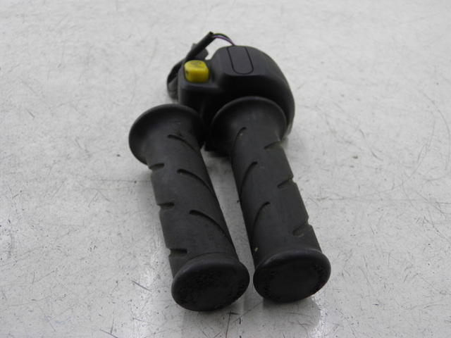 photo de INTERRUPTOR DERECHO PEUGEOT LUDIX 50 (2008 - 2017)