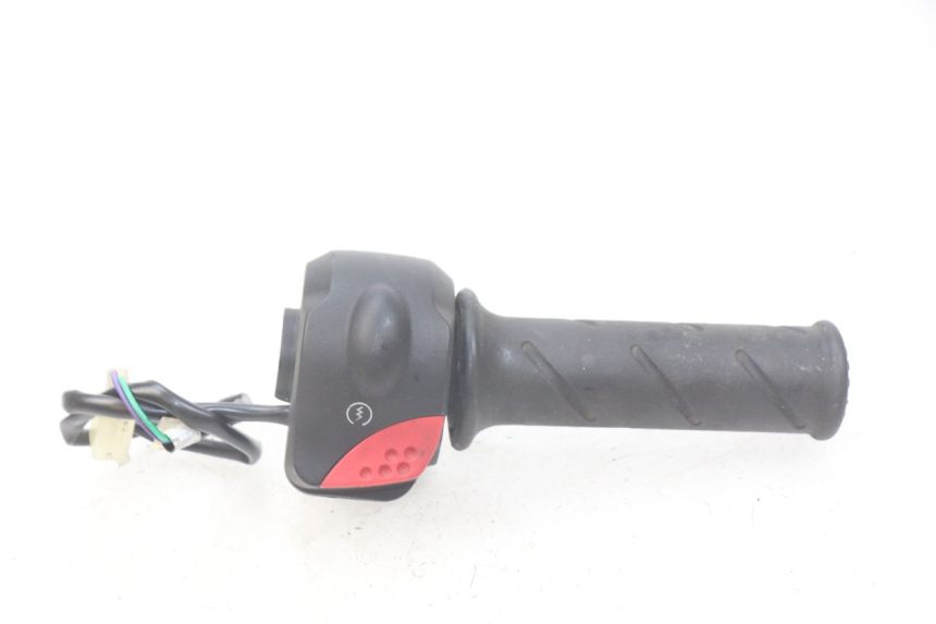 photo de INTERRUPTOR DERECHO PEUGEOT LUDIX BLASTER 50 (2006 - 2014)