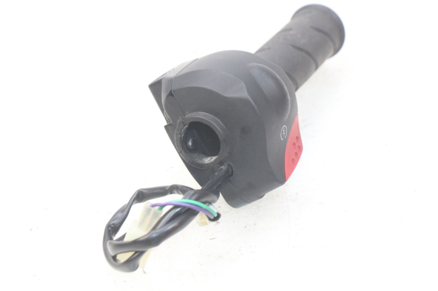 photo de INTERRUPTOR DERECHO PEUGEOT LUDIX BLASTER 50 (2006 - 2014)