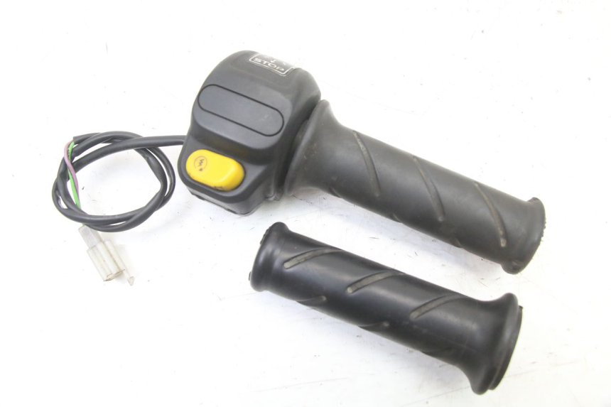 photo de INTERRUPTOR DERECHO PEUGEOT TKR TREKKER FURIOUS 50 (2005 - 2014)