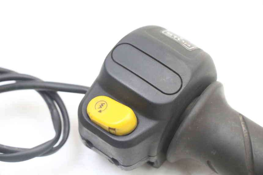 photo de INTERRUPTOR DERECHO PEUGEOT TKR TREKKER FURIOUS 50 (2005 - 2014)