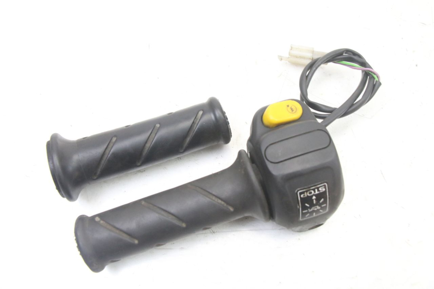 photo de INTERRUPTOR DERECHO PEUGEOT TKR TREKKER FURIOUS 50 (2005 - 2014)