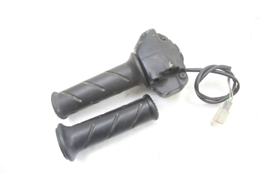 photo de INTERRUPTOR DERECHO PEUGEOT TKR TREKKER FURIOUS 50 (2005 - 2014)
