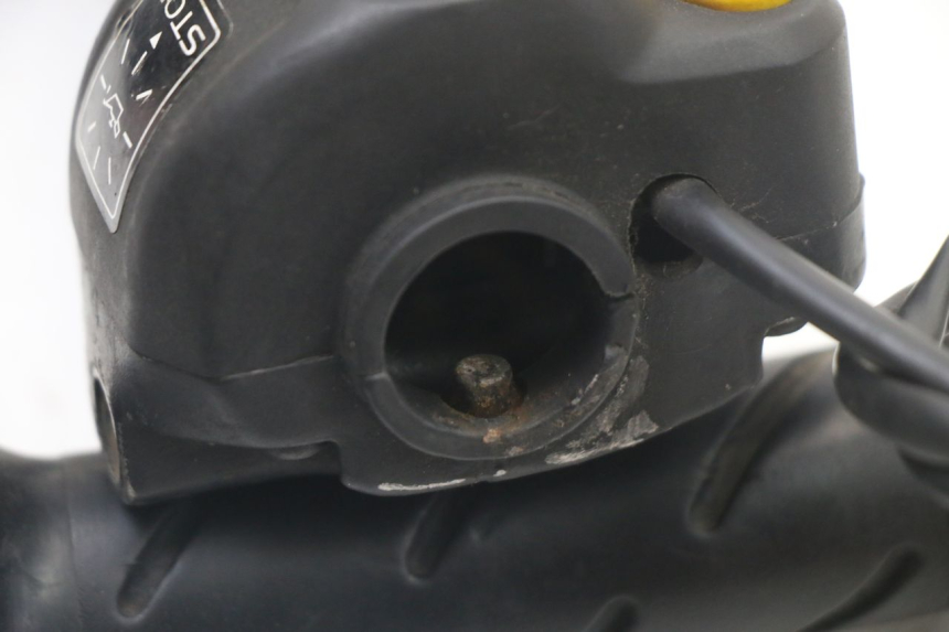photo de INTERRUPTOR DERECHO PEUGEOT TKR TREKKER FURIOUS 50 (2005 - 2014)