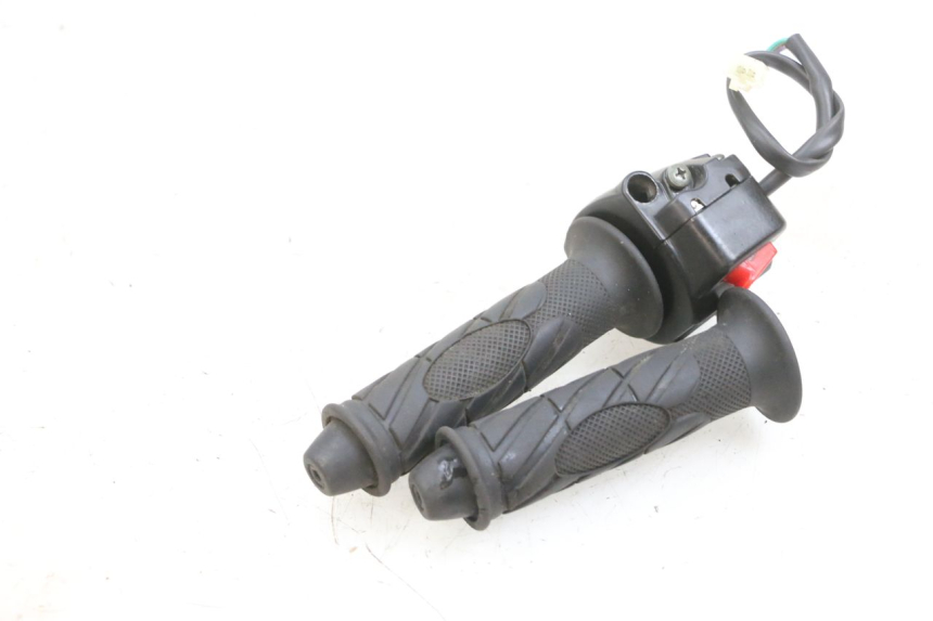 photo de INTERRUPTOR DERECHO TNT MOTOR ROMA 10' 4T 50 (2019 - 2022) - Detalle de la pieza