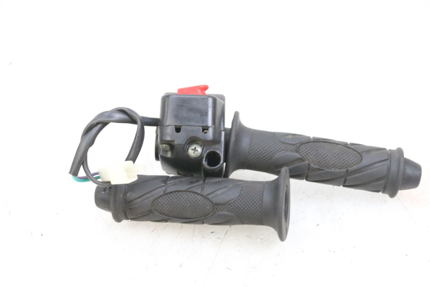 photo de INTERRUPTOR DERECHO TNT MOTOR ROMA 10' 4T 50 (2019 - 2022) - Otra perspectiva