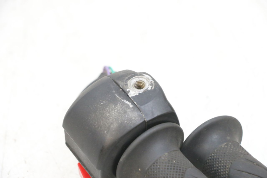 photo de INTERRUPTOR DERECHO TNT MOTOR ROMA 10' 4T 50 (2019 - 2022) - Estado de la superficie y material