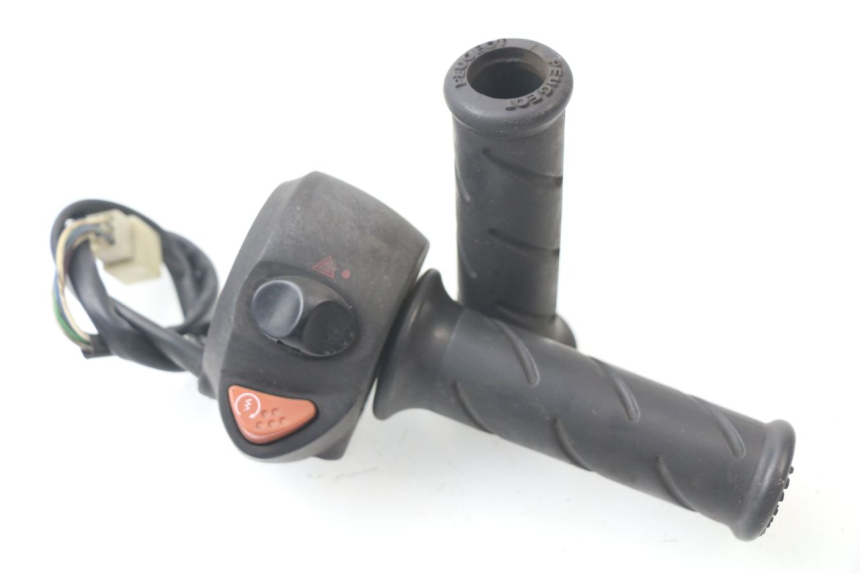 photo de INTERRUPTOR DERECHO PEUGEOT SATELIS COMPRESSOR K15 125 (2006 - 2009)