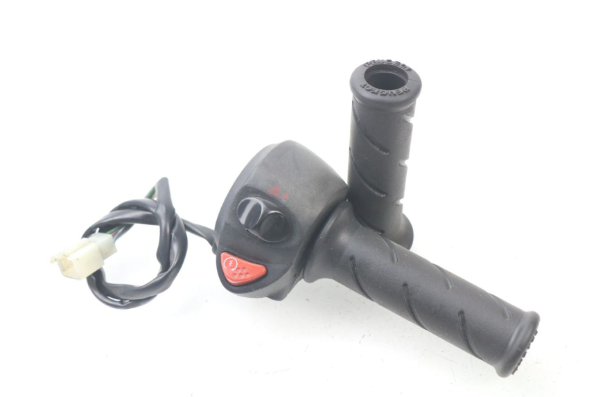 photo de INTERRUPTOR DERECHO PEUGEOT SATELIS COMPRESSOR K15 125 (2006 - 2009)