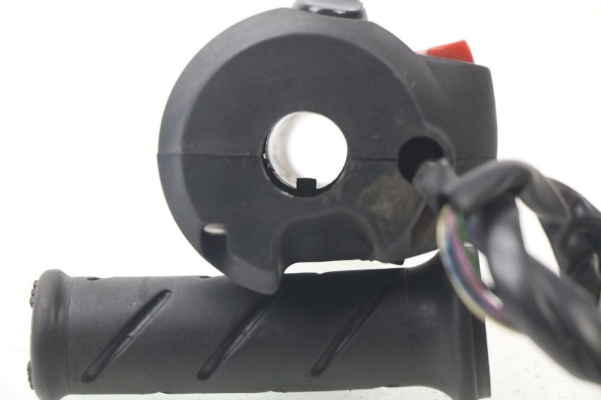 photo de INTERRUPTOR DERECHO PEUGEOT SATELIS COMPRESSOR K15 125 (2006 - 2009)