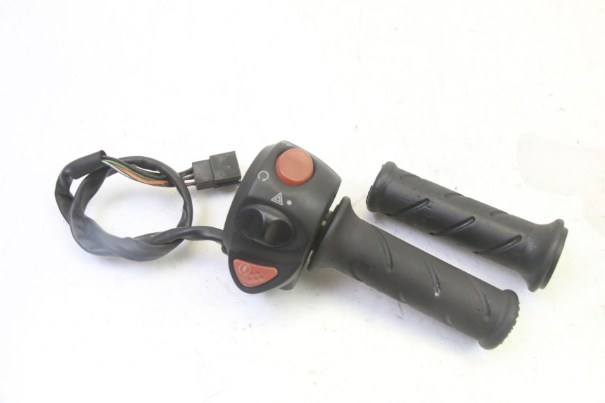 photo de CONMUTADOR DERECHA PEUGEOT SATELIS 125 (2013 - 2018)