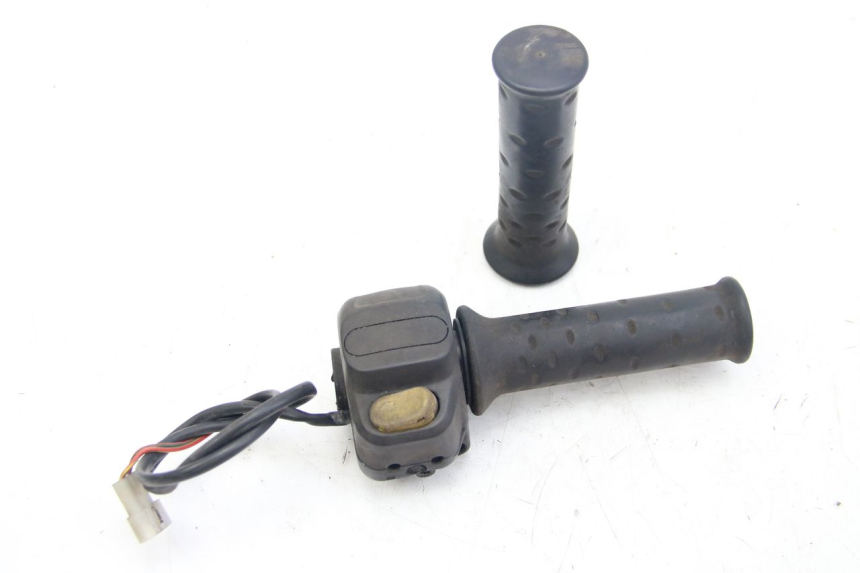 photo de INTERRUPTOR DERECHO APRILIA SCARABEO 4T 50 (2009 - 2017)