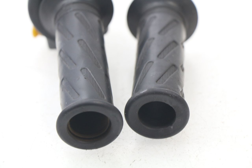 photo de INTERRUPTOR DERECHO PEUGEOT SPEEDFIGHT 3 AIR 50 (2009 - 2015)