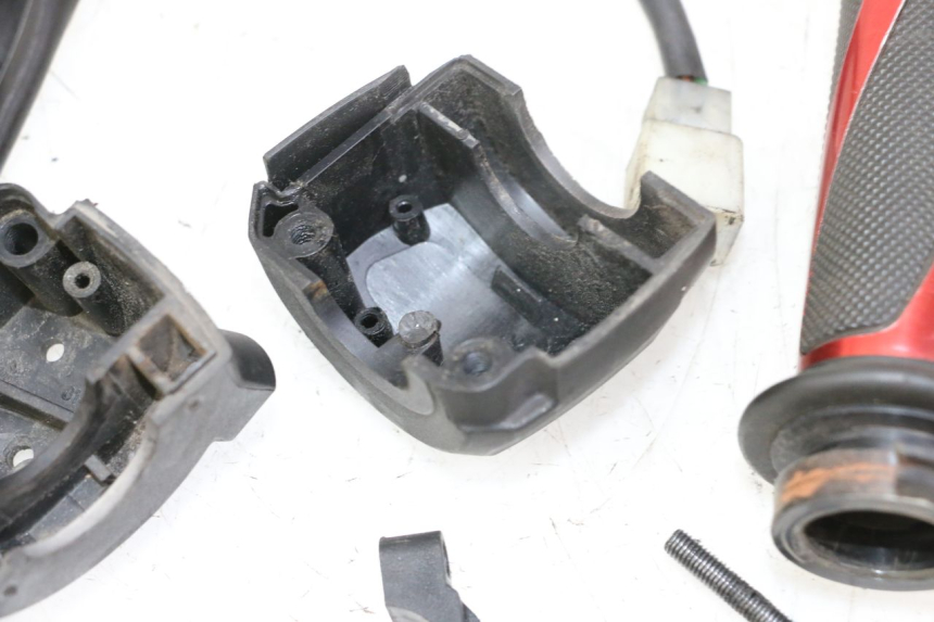 photo de CONMUTADOR DERECHA APRILIA SR R 2T LC 50 (2018 - 2021)