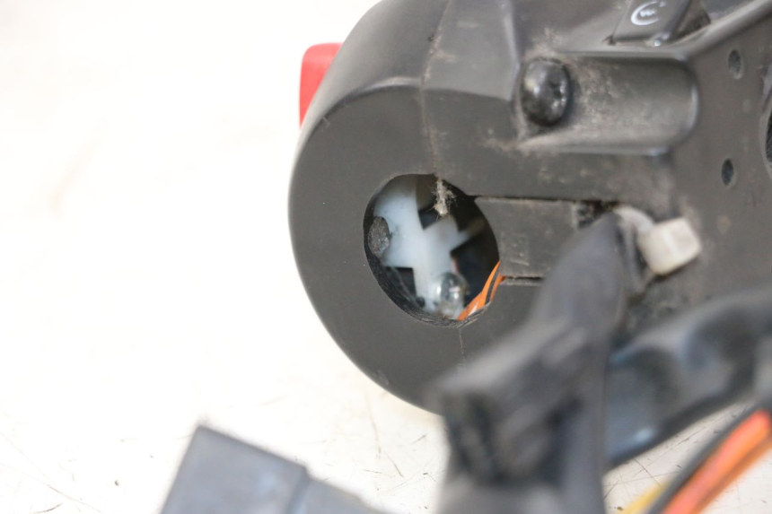 photo de INTERRUPTOR DERECHO SUZUKI BURGMAN 125 (2007 - 2014)