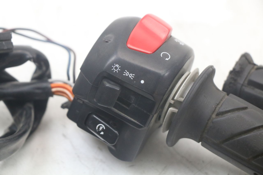 photo de INTERRUPTOR DERECHO SUZUKI SV N 650 (1999 - 2002)