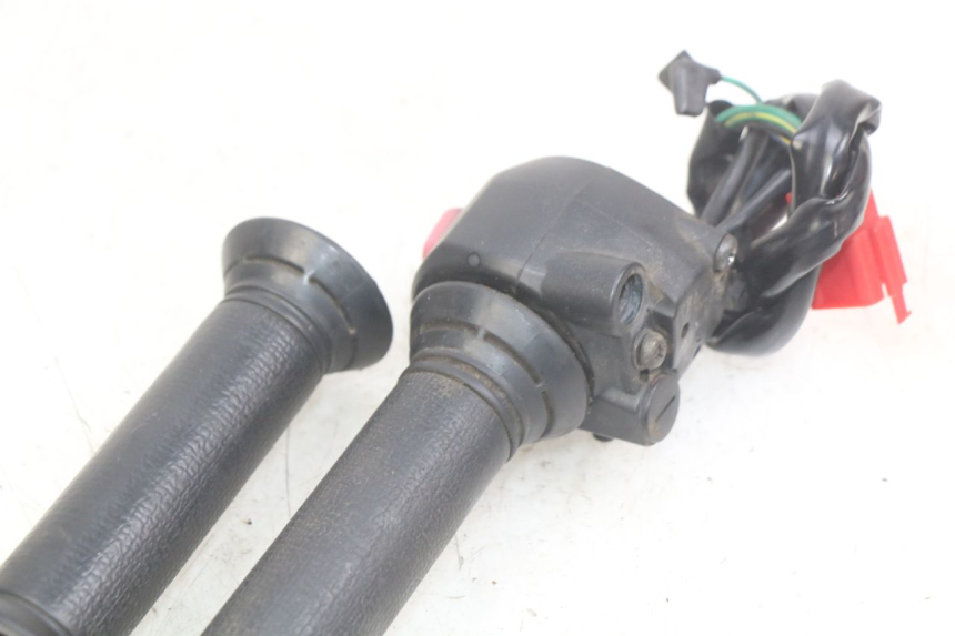 photo de INTERRUPTOR DERECHO SYM JET SPORT XR 50 (2006 - 2015)
