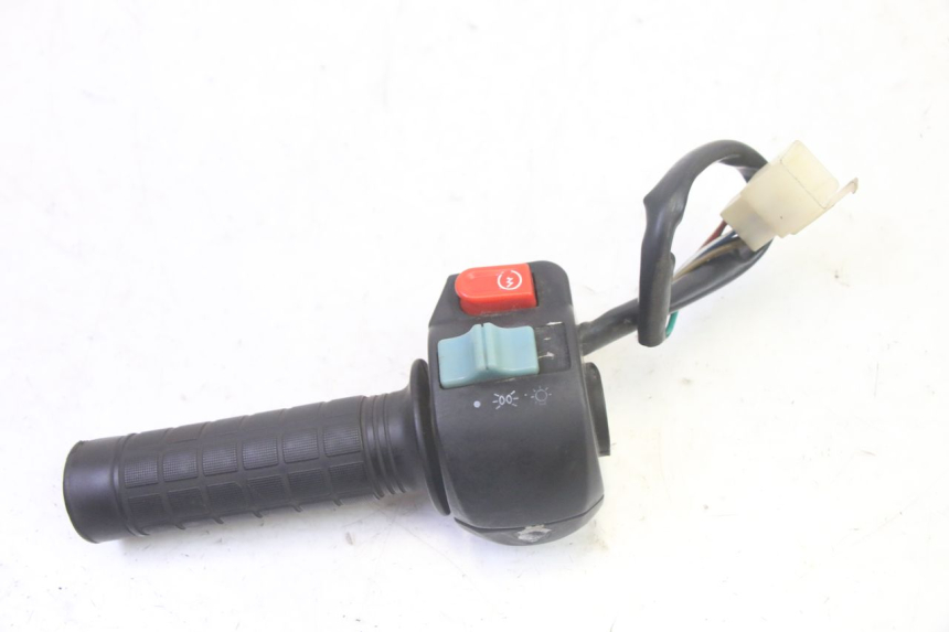 photo de COMANDO DERECHO SUKIDA TOP 1 50 (2003 - 2010) - Primer plano técnico