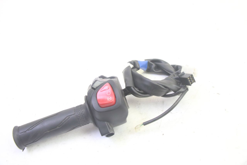 photo de CONMUTADOR DERECHA YAMAHA TRICITY 300 (2020 - 2024) - Otra perspectiva