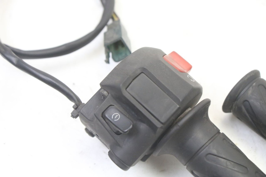 photo de CONMUTADOR DERECHA SUZUKI UH BURGMAN 125 (2002 - 2006)