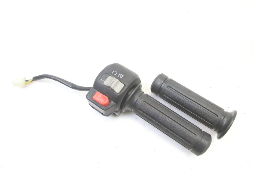photo de INTERRUPTOR DERECHO PEUGEOT V-CLIC VCLIC 50 (2007 - 2013)