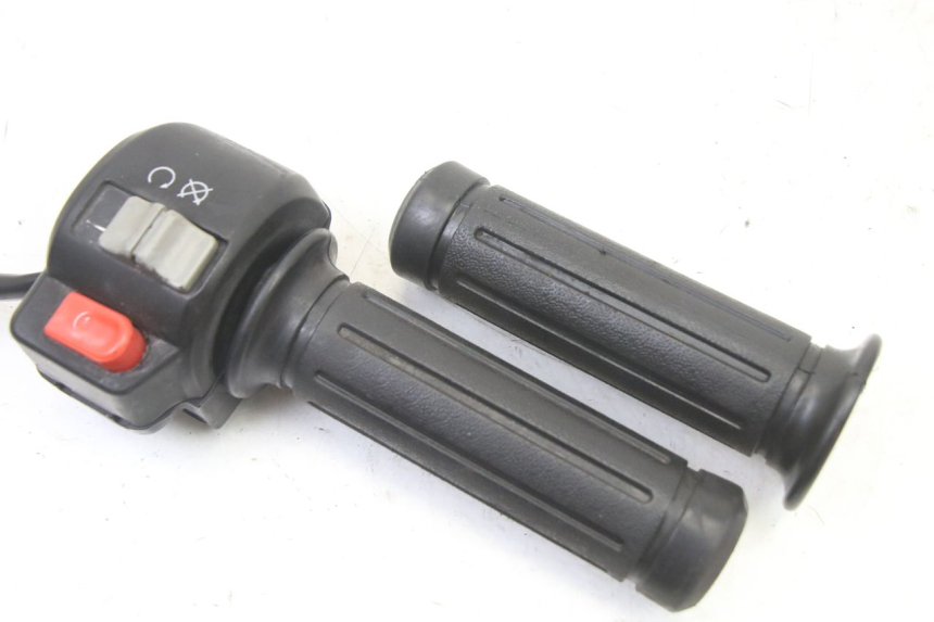 photo de INTERRUPTOR DERECHO PEUGEOT V-CLIC VCLIC 50 (2007 - 2013)