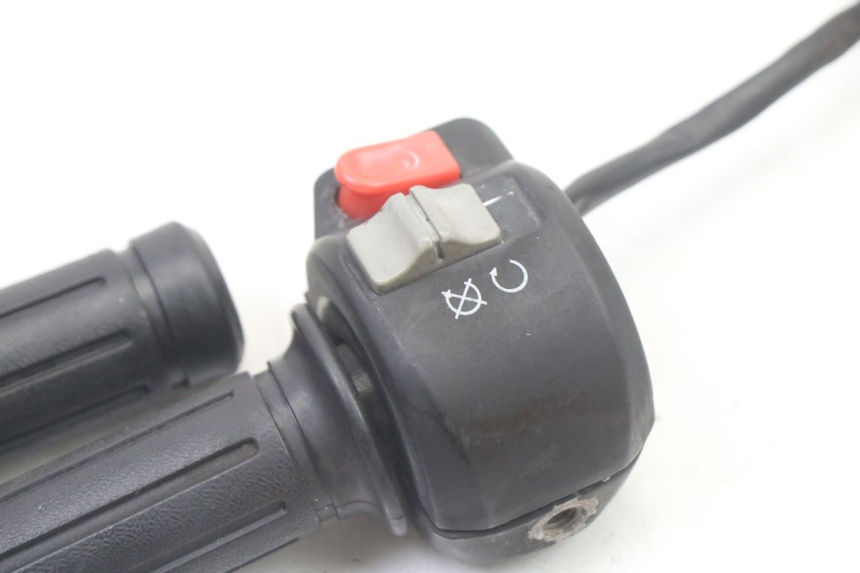 photo de INTERRUPTOR DERECHO PEUGEOT V-CLIC VCLIC 50 (2007 - 2013)