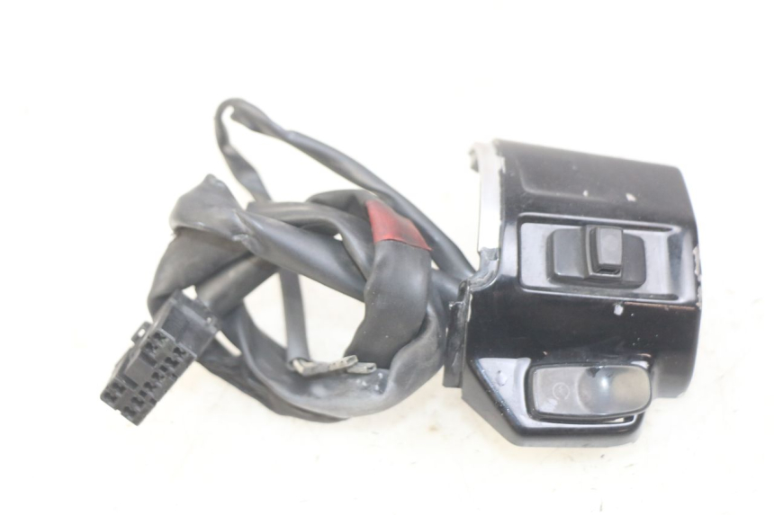 photo de INTERRUPTOR DERECHO PIAGGIO VESPA SPRINT 2T 50 (2014 - 2018)