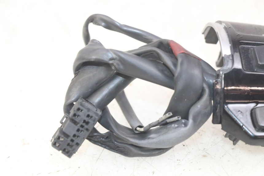 photo de INTERRUPTOR DERECHO PIAGGIO VESPA SPRINT 2T 50 (2014 - 2018)