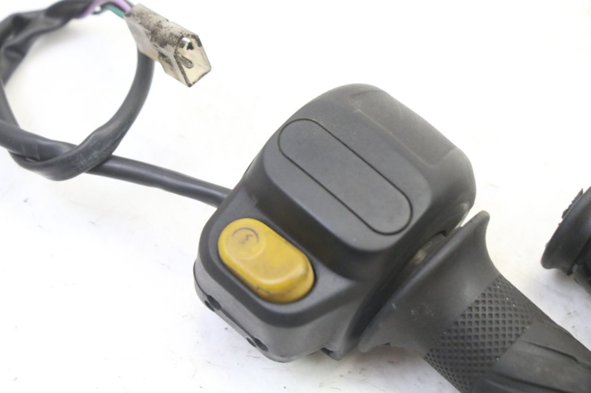 photo de INTERRUPTOR DERECHO PEUGEOT VIVACITY 50 (2004 - 2009)