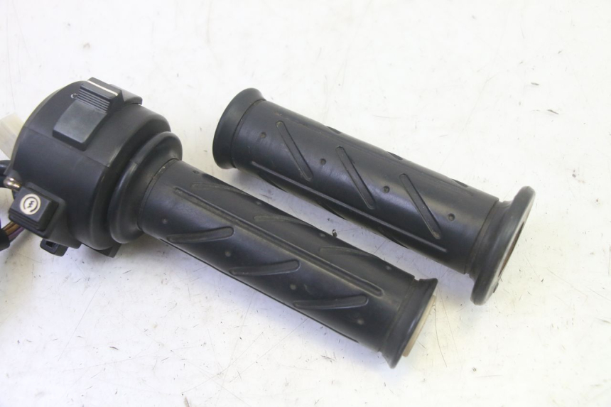 photo de INTERRUPTOR DERECHO DAELIM VJ ROADWIN FI 125 (2008 - 2017) - Otra perspectiva