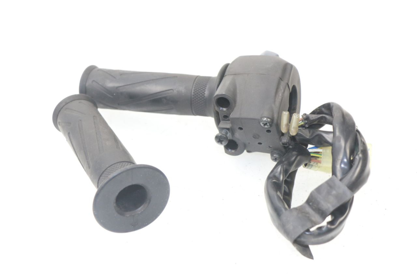 photo de CONMUTADOR DERECHA YAMAHA XMAX X-MAX ABS 125 (2014 - 2016) - Zoom estado de uso