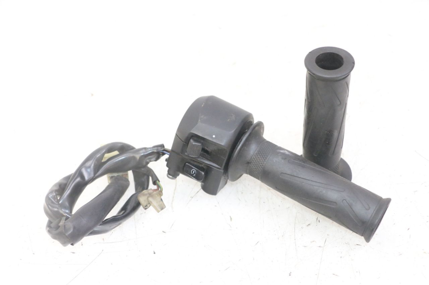photo de INTERRUPTOR DERECHO YAMAHA X-MAX XMAX 125 (2010 - 2014)