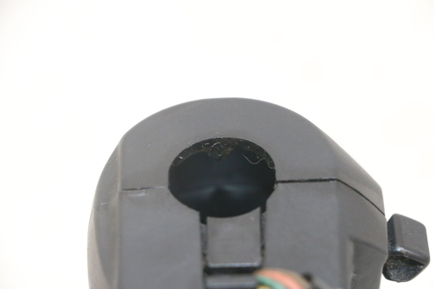 photo de INTERRUPTOR DERECHO YAMAHA X-MAX XMAX 125 (2010 - 2014)