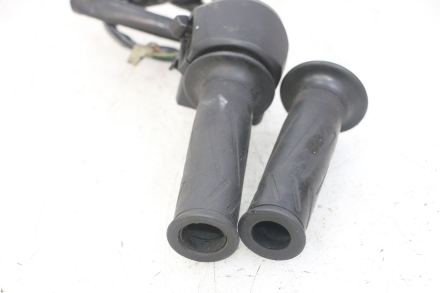 photo de INTERRUPTOR DERECHO YAMAHA X-MAX XMAX 125 (2010 - 2014)