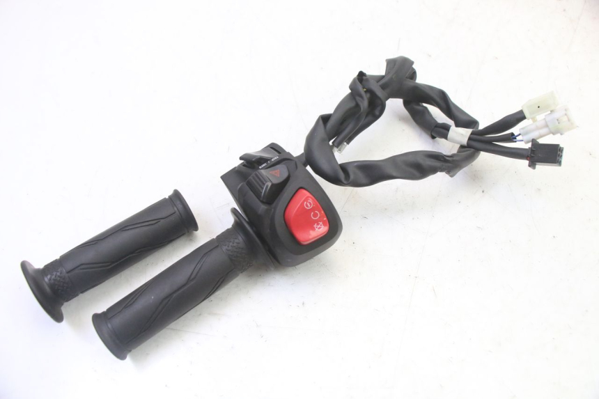 photo de CONMUTADOR DERECHA YAMAHA XMAX X-MAX 125 (2021 - 2025)